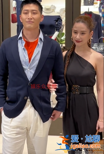 窦骁何超莲结婚了吗?爆婚讯后首度同框 窦骁打扮被吐槽像莽村李宏伟