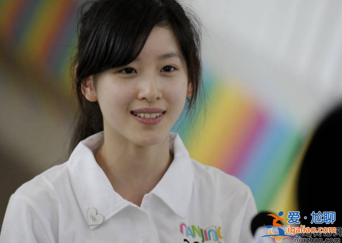 王思聪和小肉安分手了吗?王思聪带新女友吃火锅 女方颜值撞脸章泽天