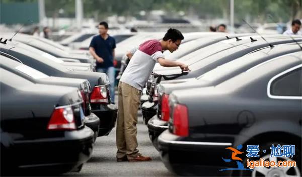 燃油车“掀桌”，二手车市场先疯了[掀桌]？