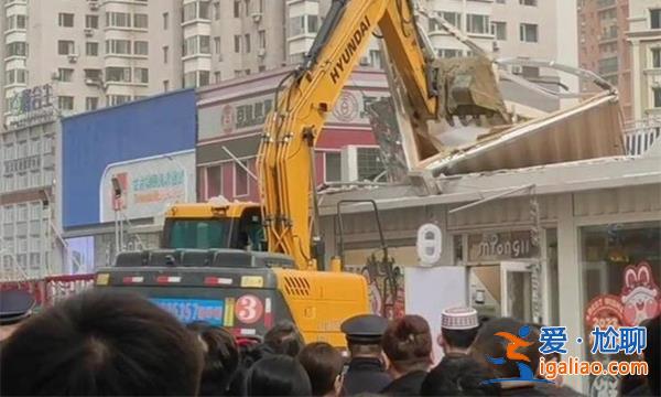 沈阳两夫妻花费7万元在夜市开店，哪知还没开张就被拆除[两夫妻]？