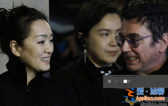 巩俐最新近况曝光!夫妇坐法总统专机回国 与马克龙前行太友善