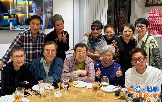 港星聚会惹争议!叶童暴瘦肋骨突出 袁咏仪素颜太黑不认识