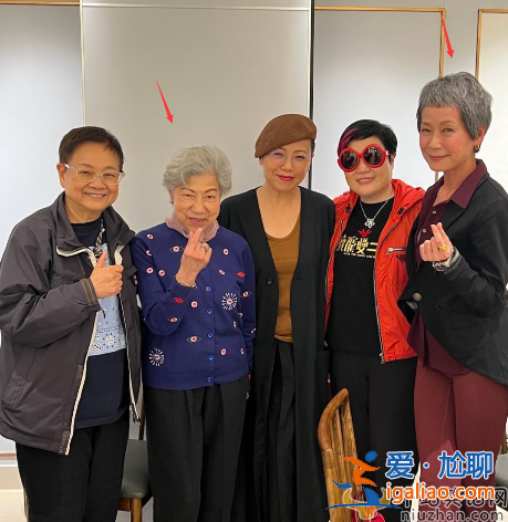 港星聚会惹争议!叶童暴瘦肋骨突出 袁咏仪素颜太黑不认识