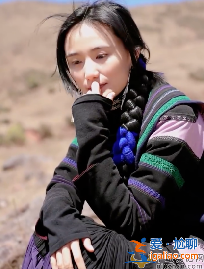 李亚鹏与妻子离婚了吗?娇妻海哈金喜独自带娃回老家 带哭腔录制视频