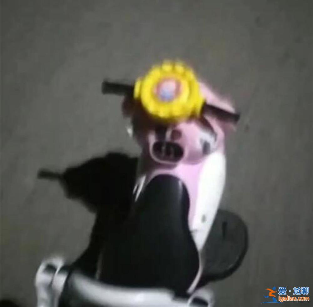 贵州一位宝妈与2岁儿子在小区一起蹊跷失踪 现场找到孩子的玩具车？