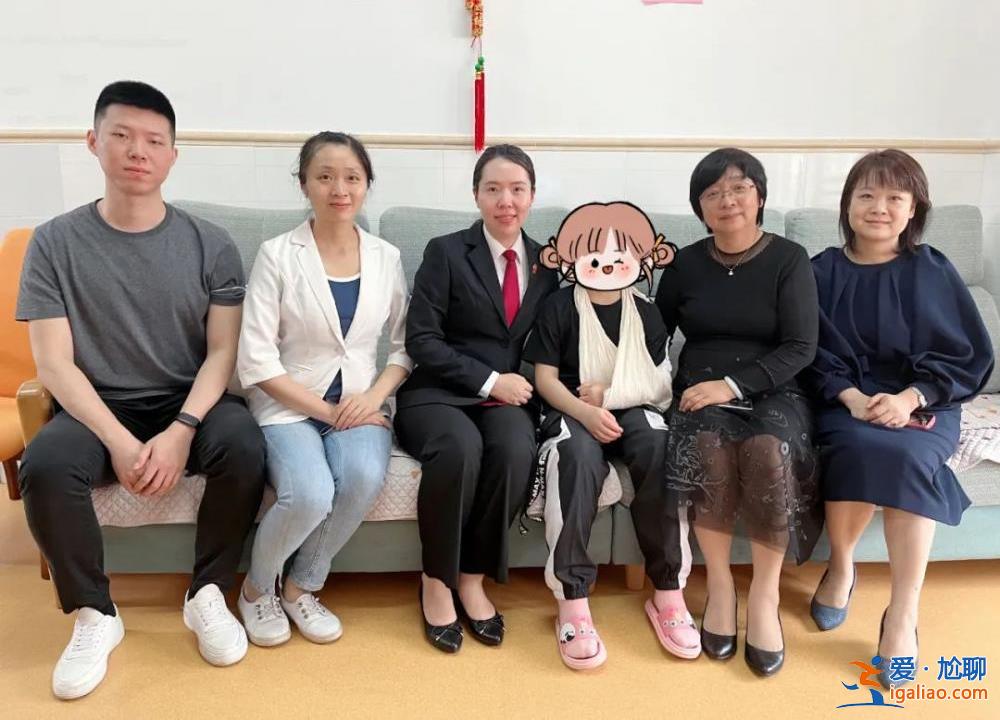 女孩遭父母家暴三年 多处被打成骨折 法院发出人身安全保护令？