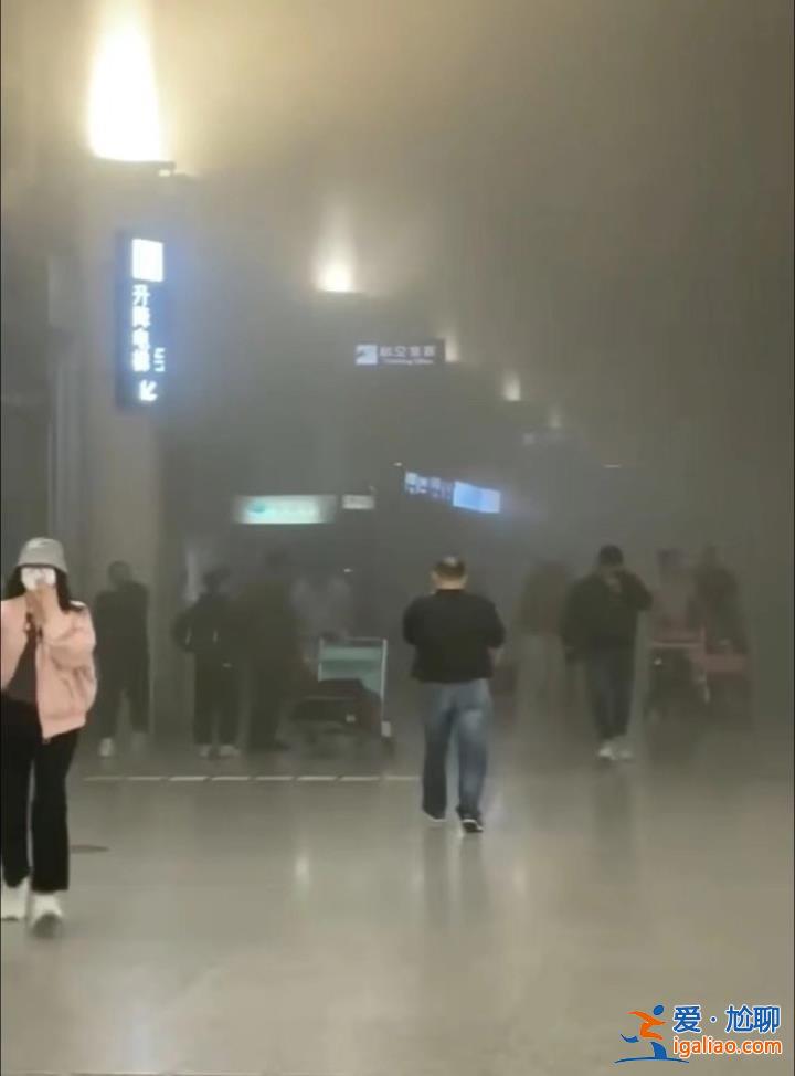 烟雾及时得到控制 没有人员受困？