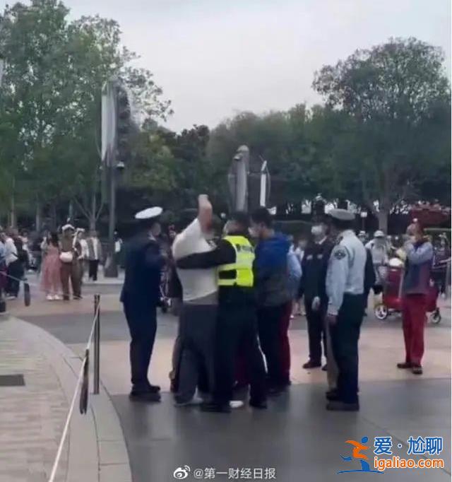 报警 永远禁止他入园！网友：这样的结果“很让人舒适”？