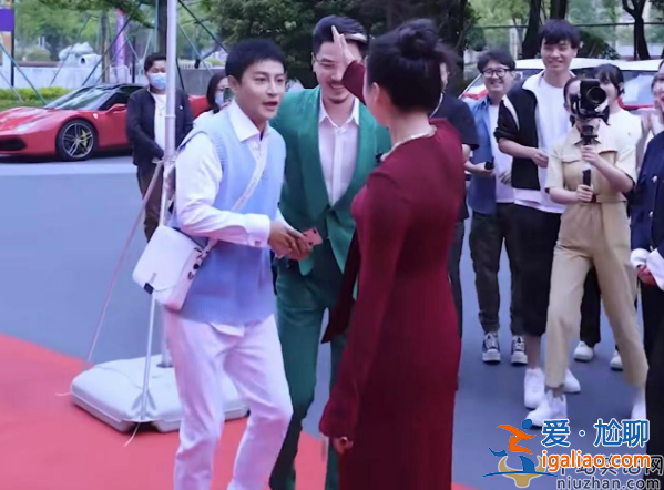 陈志朋怎么了?帮网红戴头纱撒花瓣 身材暴瘦撞脸维嘉 陈志朋怎么了?帮网红戴头纱撒花瓣 身材暴瘦撞脸维嘉