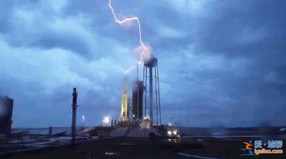 美国SpaceX火箭发射推迟 发射台遭多道闪电击中？
