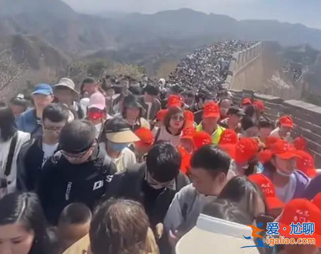多地热门景区寸步难行 旅游订单创五年来最高？