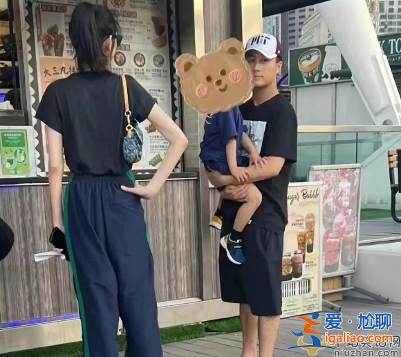 奚梦瑶近况曝光!回香港婆家独自带娃 一人外出买菜背旧包