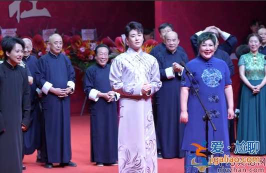 郭德纲老婆王惠近照曝光!染绿头发容貌大变 郭麒麟叫妈显谦卑