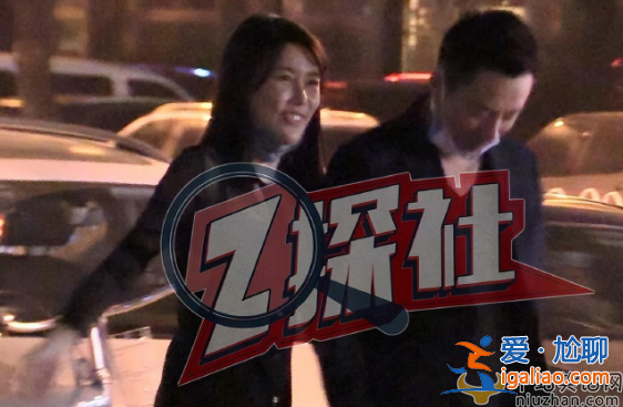 汪小菲牵手美女逛街，疑似新恋情曝光，与美女挽手逛街