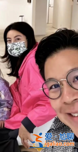 霍启刚几个孩?仨娃正脸曝光似三胞胎，一家五口庆祝母亲节