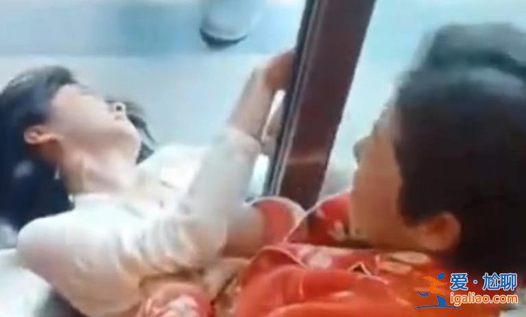 知情人谈婆婆将儿媳压身下数落 很委屈并没有反抗？