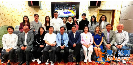 陈伟鸿怎么不主持对话了?移民美国是真的吗?与浙江富商美国聚会