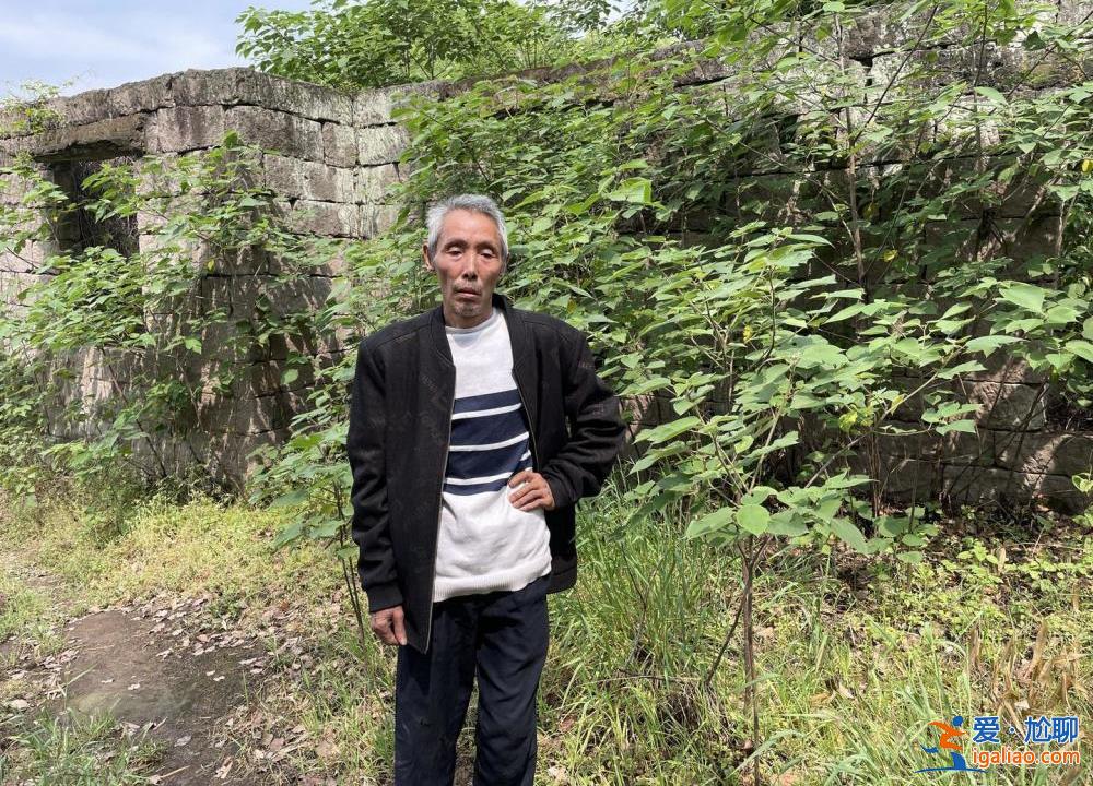 打工23年孤身回乡寄居洞穴 当地安排临时住房？