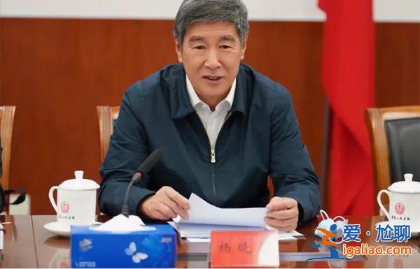 一个月内 张军、应勇、贺荣先后与他见面 所为何事？？