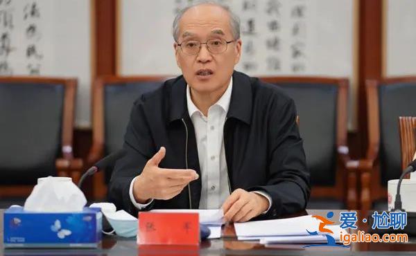 一个月内 张军、应勇、贺荣先后与他见面 所为何事？？