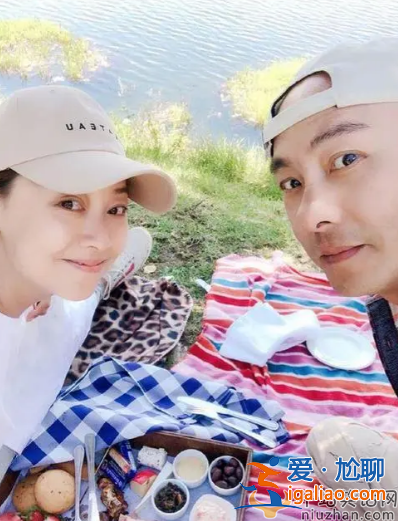 张卫健与张茜离婚了吗?张卫健携神秘母女游船神情紧张，疑有私生子
