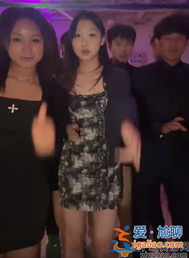陈数几个孩?14岁养女近照曝光，穿超短裙舞池跳舞显成熟