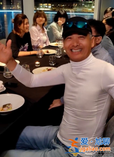 周润发袁咏仪关系怎么样?庆生现场搂抱袁咏仪索吻，发嫂不悦