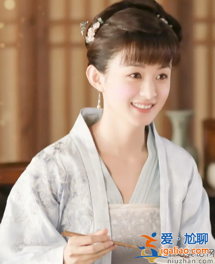 赵丽颖和冯绍峰复婚是真的吗?近况曝光险被高管搂腰