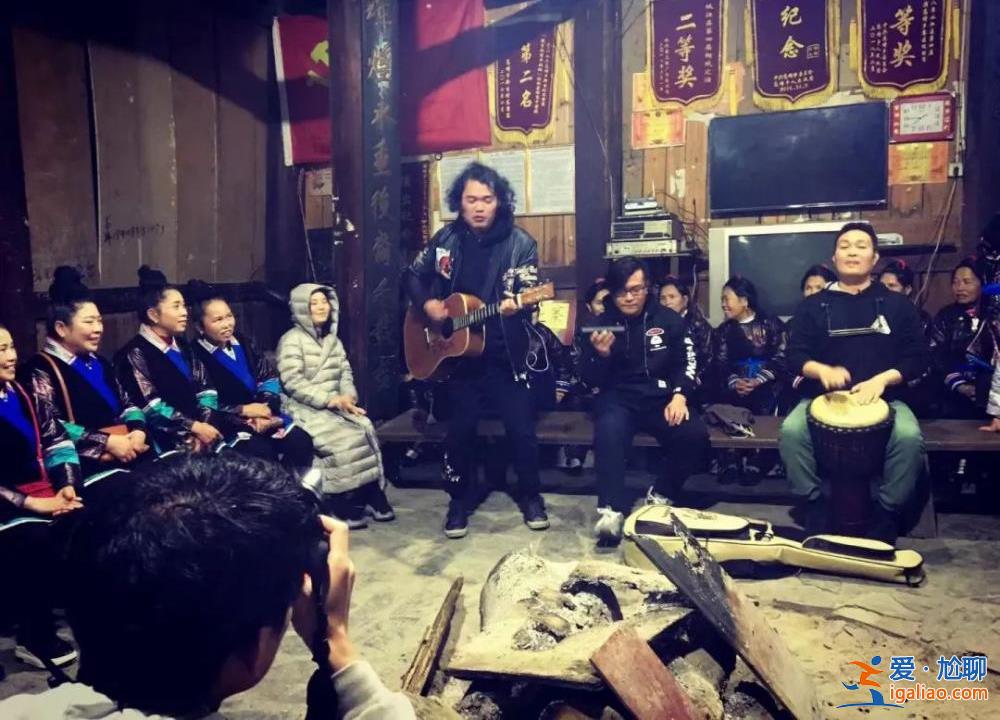从工厂流水线到乡间小院 这群打工人跋涉21年为普通人歌唱？