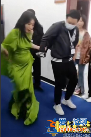 杨钰莹结婚了吗生孩子了吗?小腹隆起被疑怀孕