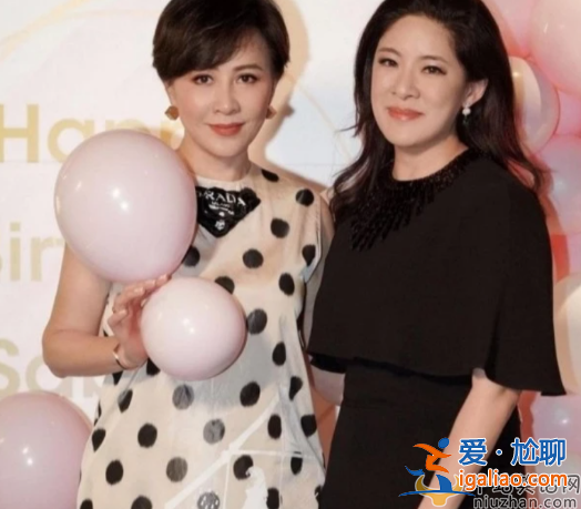 梁安琪与百亿名媛聚会，站最角落被抢风头，淡妆美貌出众