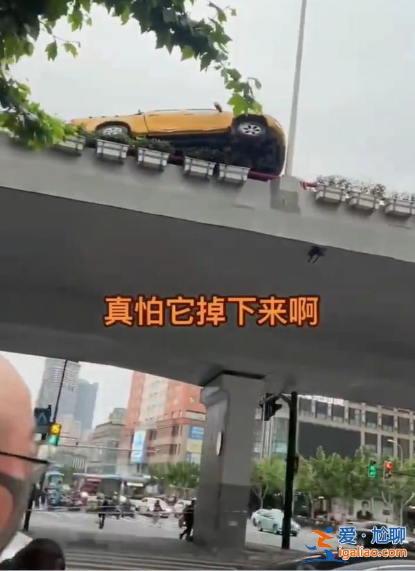 两车驾驶员已被控制？
