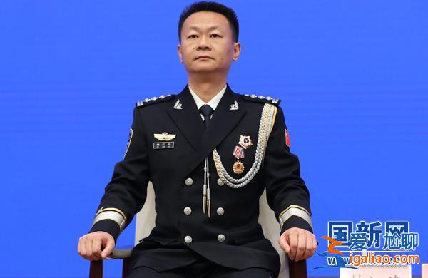 用血肉之躯筑起保卫人民的钢铁城墙？