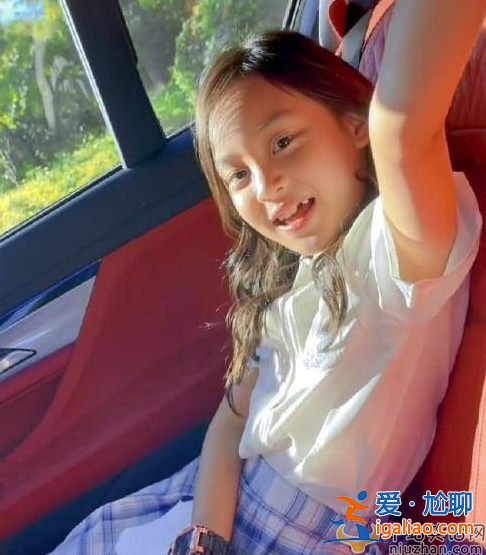 李小璐和贾乃亮复合了没有?甜馨近照曝光太像贾乃亮