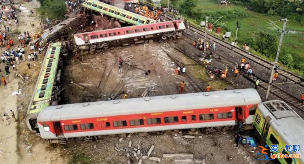 印度火车相撞事故已致288死、超900人受伤 逝者家属可获赔8.6万？