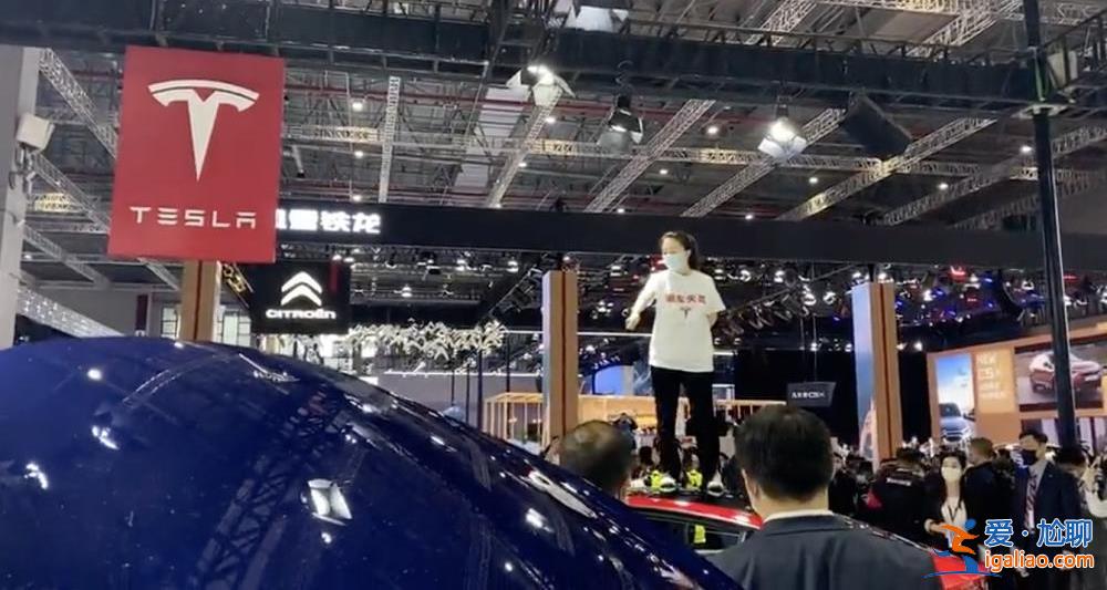 索赔500万元！特斯拉起诉车顶维权女车主案开庭 女车主当庭反诉！？