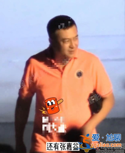 冯小刚离婚了吗?曝夜会年轻美女，女方露小蛮腰前凸后翘