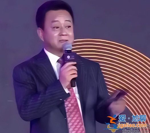 朱军为什么老爱揉董卿的手?近况曝光热情待客惹关注