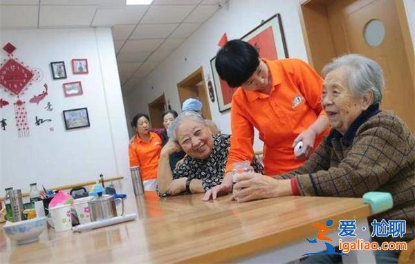 在社区怎么照顾老人和提供养老服务，上海人大监督调研[上海人大监督调研]？