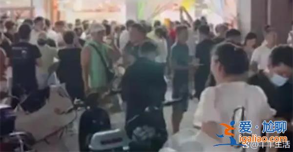 2家水果店斗气式竞争免费送榴莲做法极端[做法极端]？