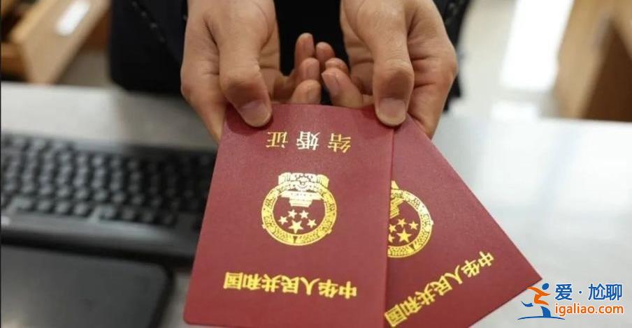 小伙强制戒赌，带着手铐领证结婚[领证结婚]？