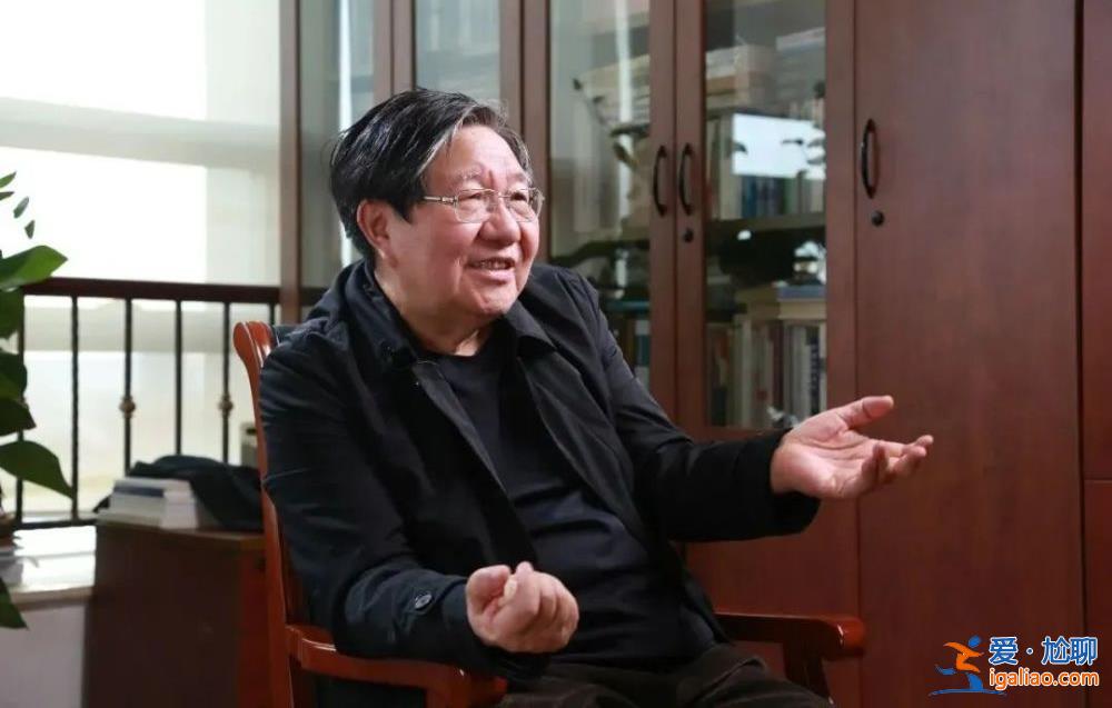 告诫女生“不要上文学的当” 72岁复旦教授又火了？