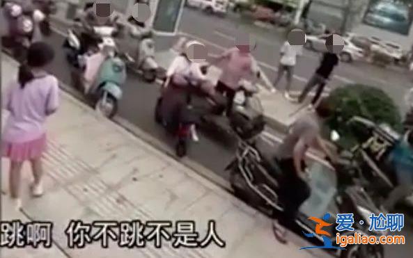 男子高楼徘徊数小时后跳楼身亡  期间有围观者起哄“不跳不是人”？