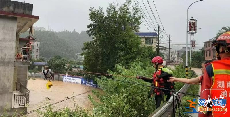 湖南湘西多地遇特大暴雨 山体滑坡致一栋房屋被埋 疑有人员被困？
