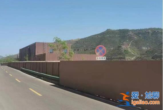 音乐节封桥建围挡 主管部门称没报批手续 还劝记者该“多宣传好的”？