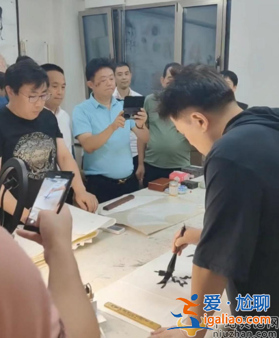 老毕现在情况怎么样?现身录音棚苍老难认被疑复出