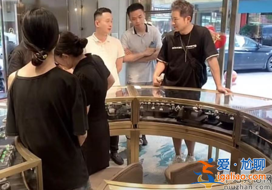任泉身价多少亿?看6.5亿翡翠众人招待太招摇