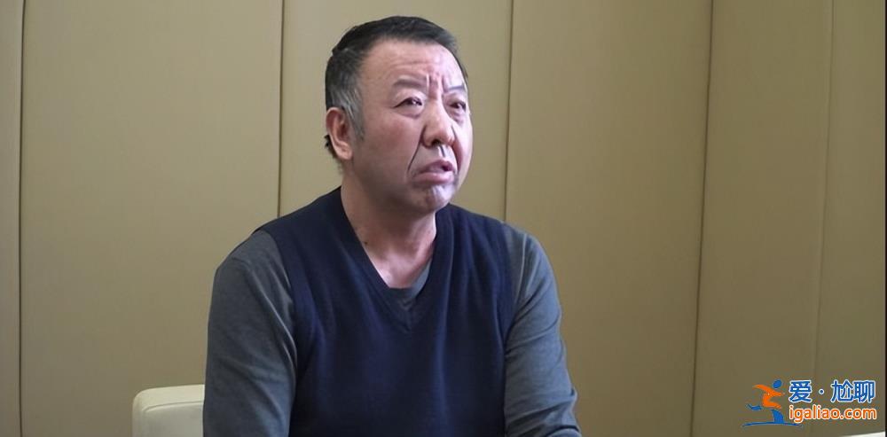 妻子打人耳光成习惯 停车违章用钱甩交警？