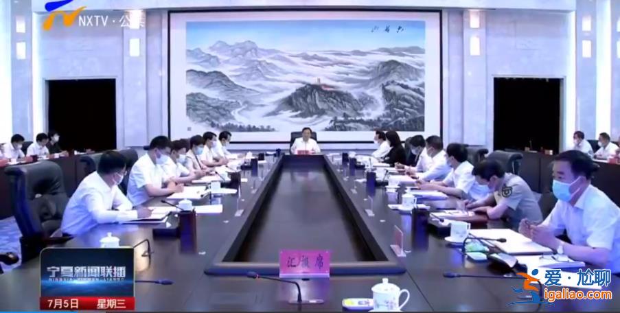 该免职的免职？