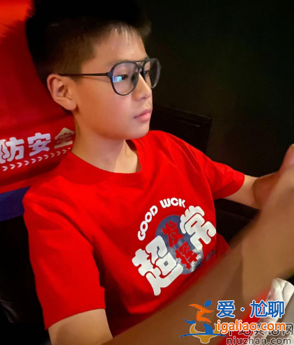 蔡国庆儿子蔡轩正全科免考毕业惹争议!网友吐槽利用特权
